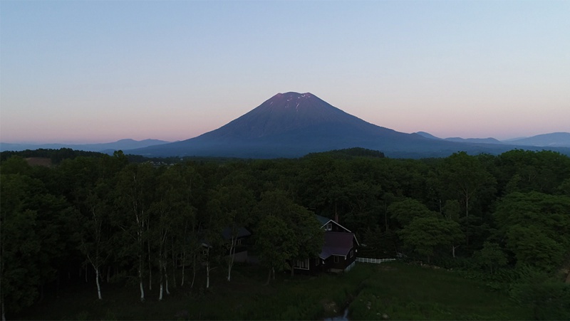 北海道虻田郡羊蹄山夕景ドローン空撮画像